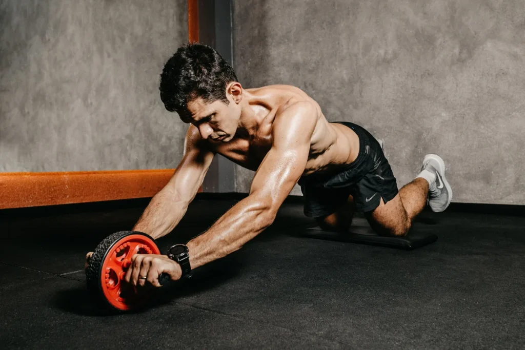 uso de creatina antes de exercício abdominal intenso com roda